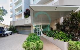 Zen Tree Blossom: 3-Br Luxury Apt Near Waterfront
